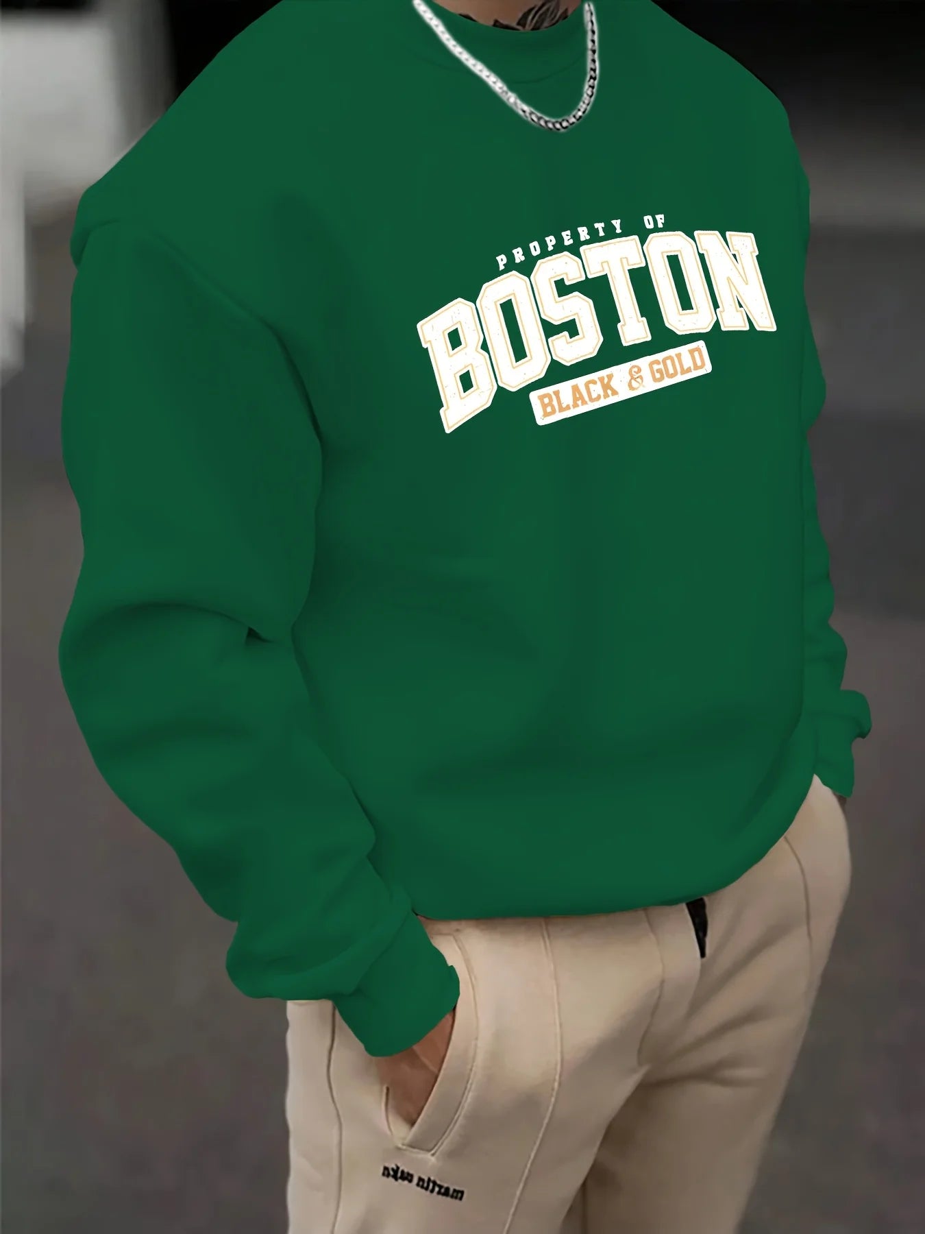 Men's autumn and winter fashionable casual loose Boston black golden letter graphic fleece long sleeved round neck sweatshirt